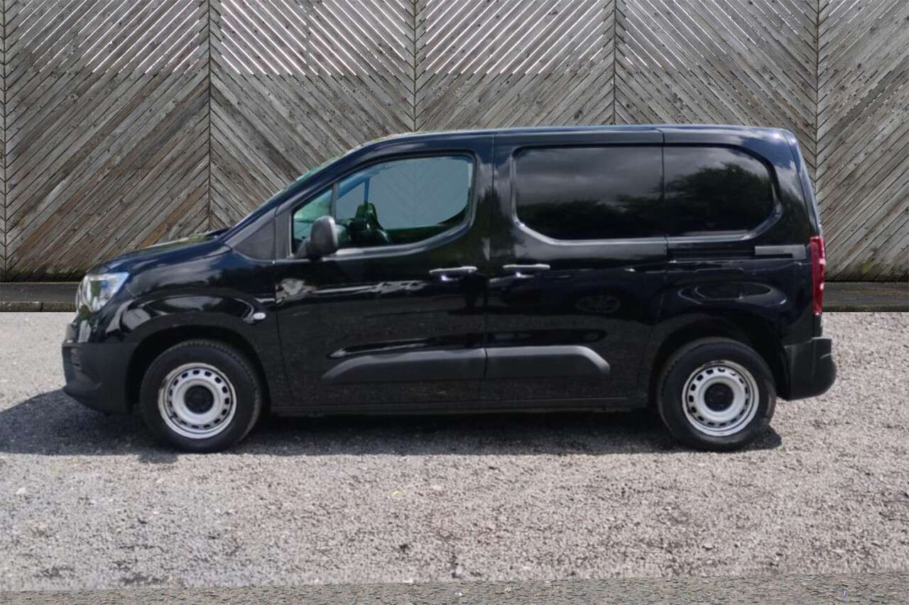 A 2020 VAUXHALL COMBO Edition L1 Turbo D 2000 KG 100 PS FREE 3 YEAR WARRANTY COVER WITH THIS VAN A 2020 VAUXHALL COMBO Edition L1 Turbo D 2000 KG 100 PS FREE 3 YEAR WARRANTY COVER WITH THIS VAN