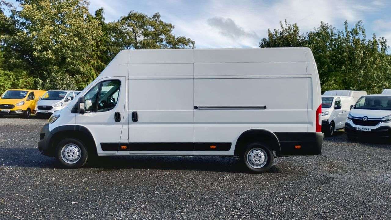 A 2023 PEUGEOT BOXER L4 H3 Professional Premium + 435 HDI 140 XLWB Extra High Roof 73 Plate , 10 A 2023 PEUGEOT BOXER L4 H3 Professional Premium + 435 HDI 140 XLWB Extra High Roof 73 Plate , 10