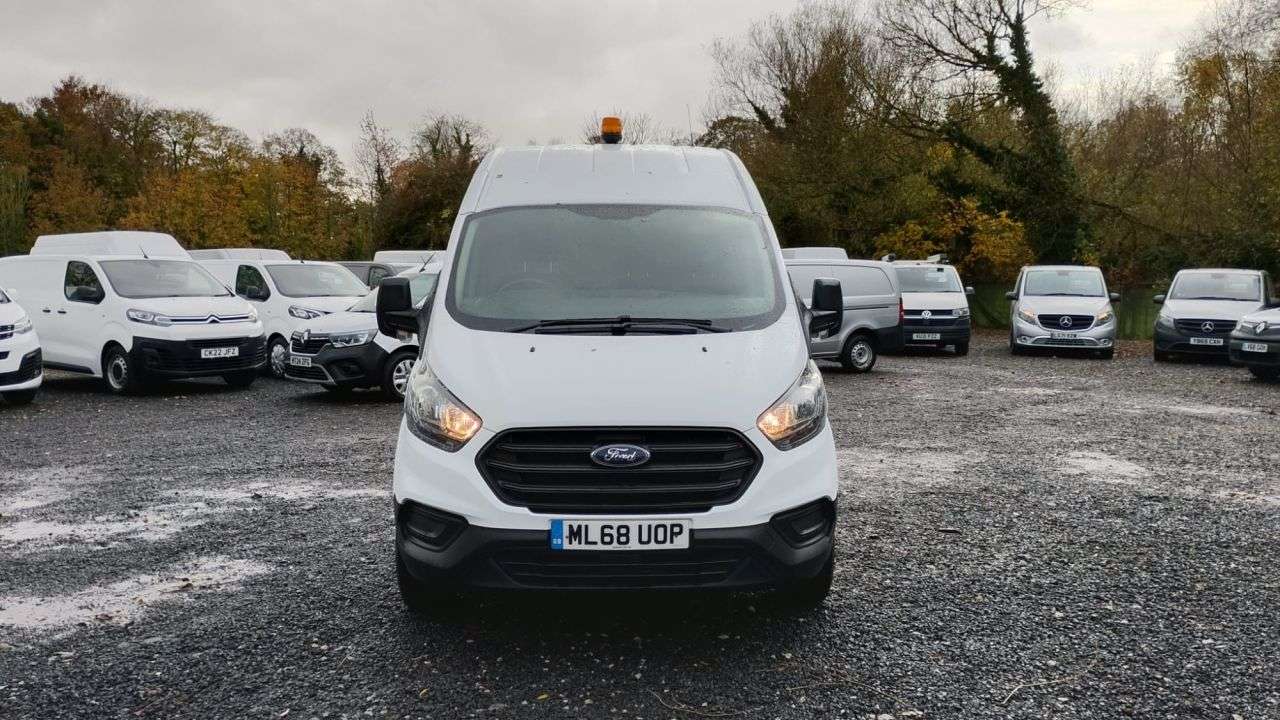 A 2018 FORD TRANSIT CUSTOM L2 H2 TDCI 130 PS 340 Premium LWB High Roof With Air Conditioning, Electric A 2018 FORD TRANSIT CUSTOM L2 H2 TDCI 130 PS 340 Premium LWB High Roof With Air Conditioning, Electric
