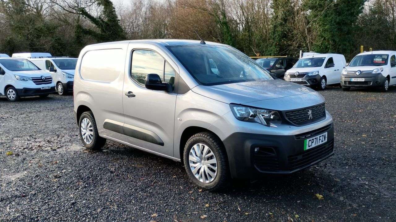 A 2022 PEUGEOT E-PARTNER Professional Premium Standard 800 50 kWh Electric Auto 136 ps With Air Cond A 2022 PEUGEOT E-PARTNER Professional Premium Standard 800 50 kWh Electric Auto 136 ps With Air Cond