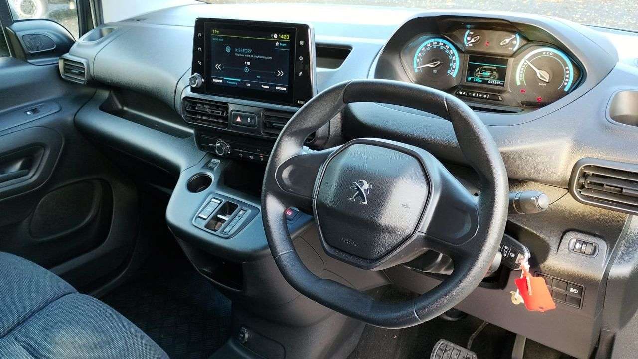 A 2022 PEUGEOT E-PARTNER Professional Premium Standard 800 50 kWh Electric Auto 136 ps With Air Cond A 2022 PEUGEOT E-PARTNER Professional Premium Standard 800 50 kWh Electric Auto 136 ps With Air Cond