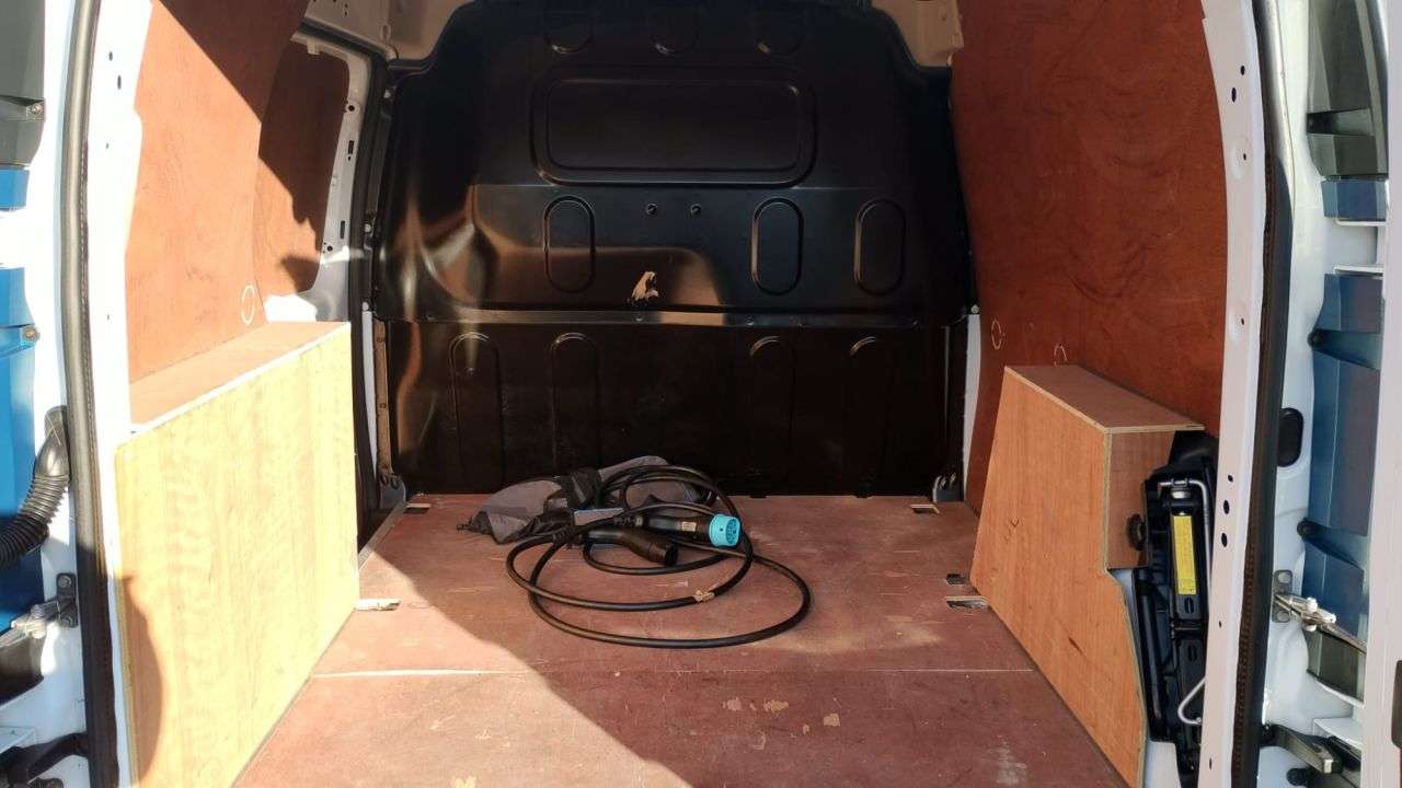 A 2016 RENAULT KANGOO E-Tech 44 KWH ML20 Business L2 H1 Eelectric Automatic With Charging cable, A 2016 RENAULT KANGOO E-Tech 44 KWH ML20 Business L2 H1 Eelectric Automatic With Charging cable,