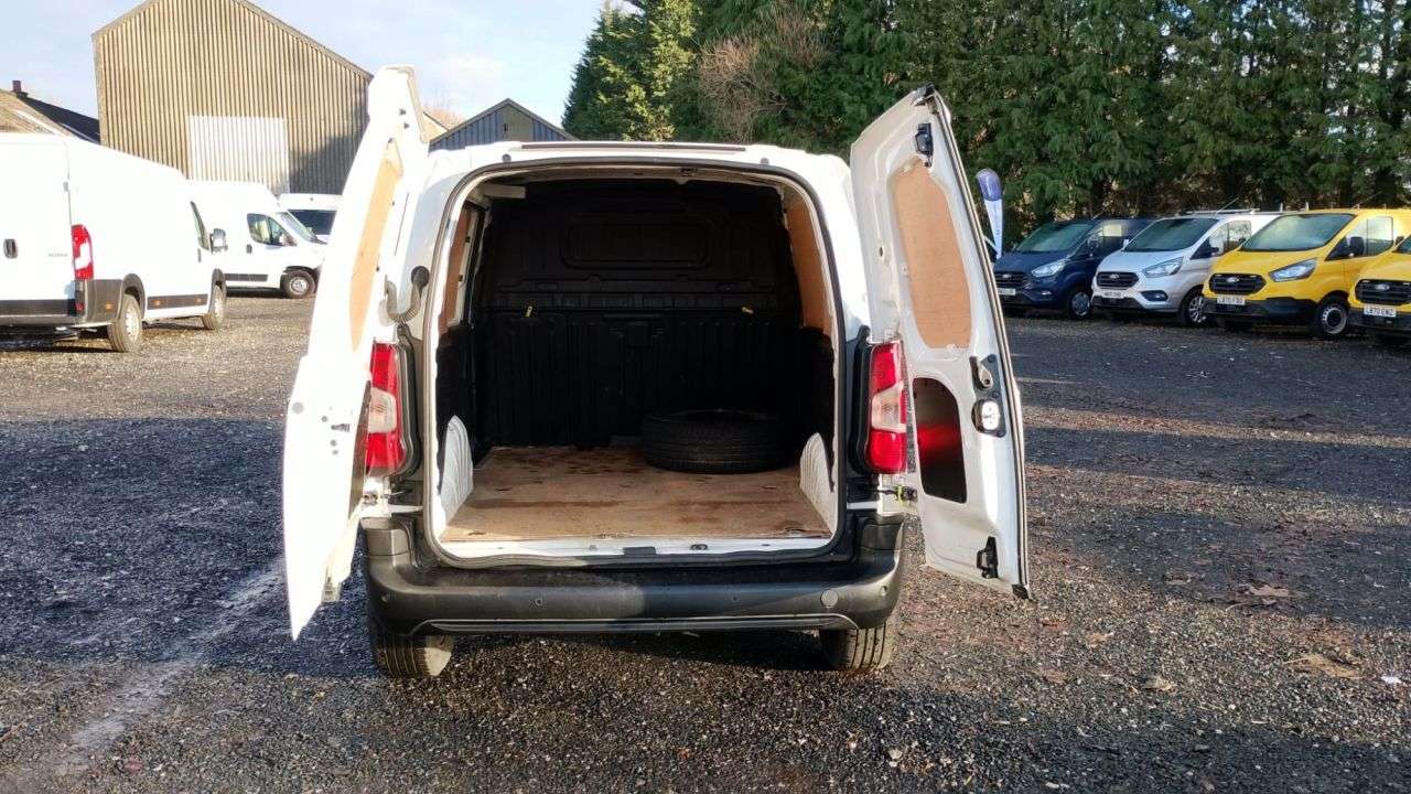 A 2020 PEUGEOT PARTNER Professional Standard HDI 100 PS With Air Conditioning, Electric Pack, Side A 2020 PEUGEOT PARTNER Professional Standard HDI 100 PS With Air Conditioning, Electric Pack, Side