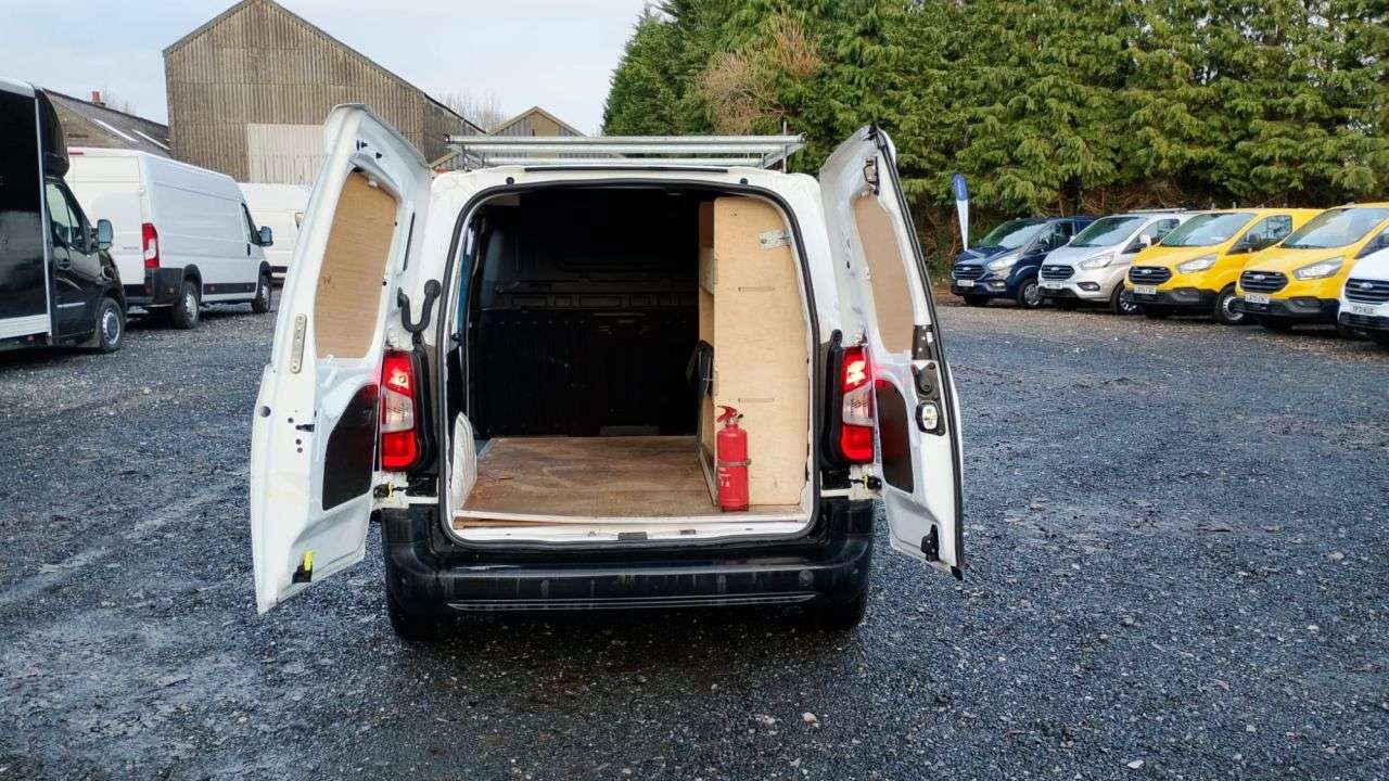 A 2021 VAUXHALL COMBO Edition 1.5 Turbo D 100 ps With Air Conditioning , Electric Windows, Side L A 2021 VAUXHALL COMBO Edition 1.5 Turbo D 100 ps With Air Conditioning , Electric Windows, Side L