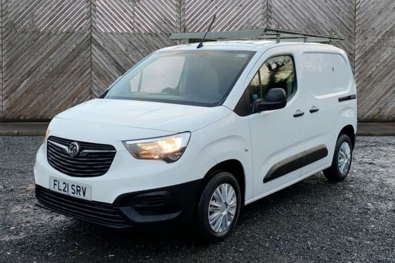 A 2021 VAUXHALL COMBO Edition 1.5 Turbo D 100 ps FREE 3 YEAR WARRANTY COVER ON THIS VAN With Air A 2021 VAUXHALL COMBO Edition 1.5 Turbo D 100 ps FREE 3 YEAR WARRANTY COVER ON THIS VAN With Air
