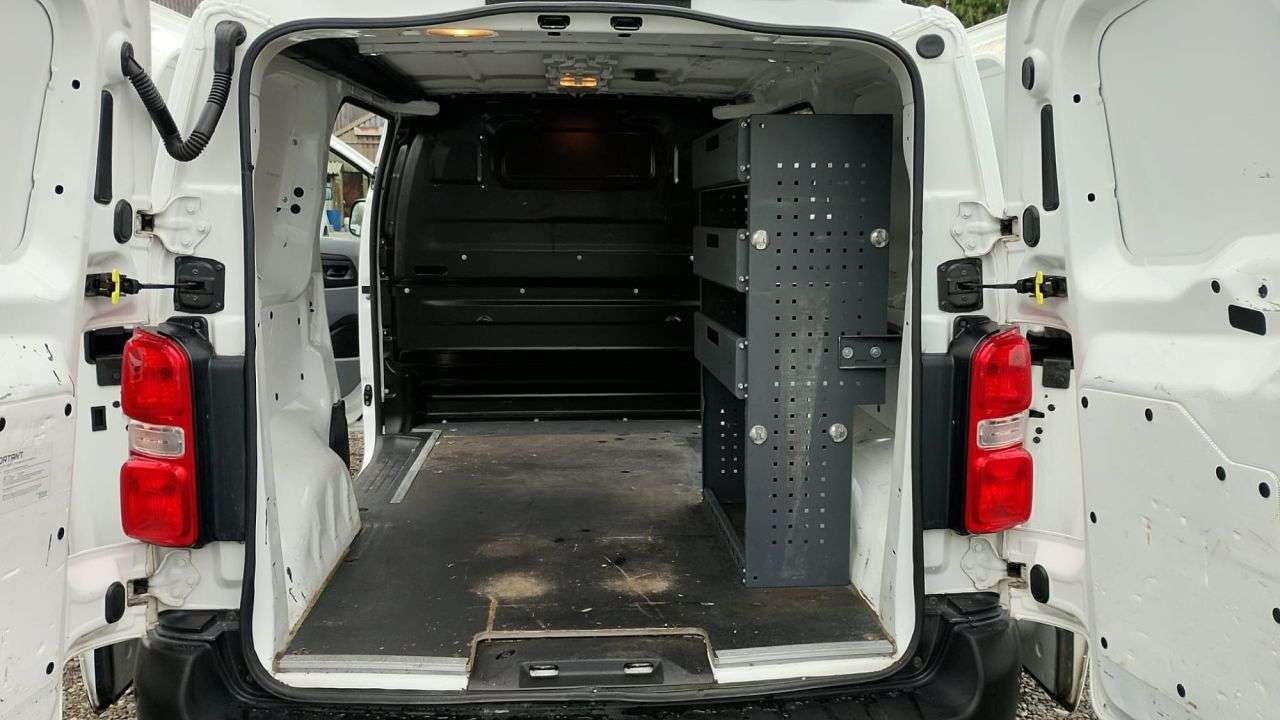 A 2021 VAUXHALL VIVARO L1 H1 Edition 1.5 Turbo D 120 PS SWB Tradesmans Van - Racked Ready for Work A 2021 VAUXHALL VIVARO L1 H1 Edition 1.5 Turbo D 120 PS SWB Tradesmans Van - Racked Ready for Work