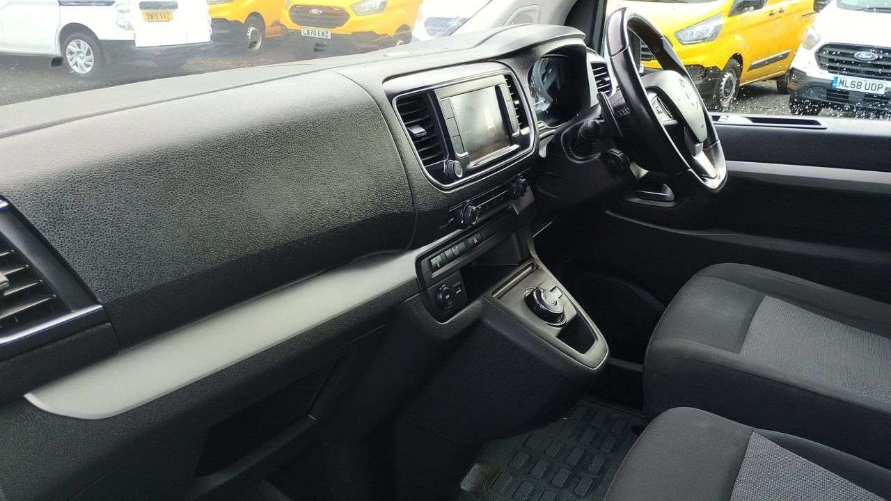 A 2022 VAUXHALL VIVARO Elite Sportive L1 H1 Automatic 145 ps SWB 2.0 Turbo D 3100 With Air Con, El A 2022 VAUXHALL VIVARO Elite Sportive L1 H1 Automatic 145 ps SWB 2.0 Turbo D 3100 With Air Con, El