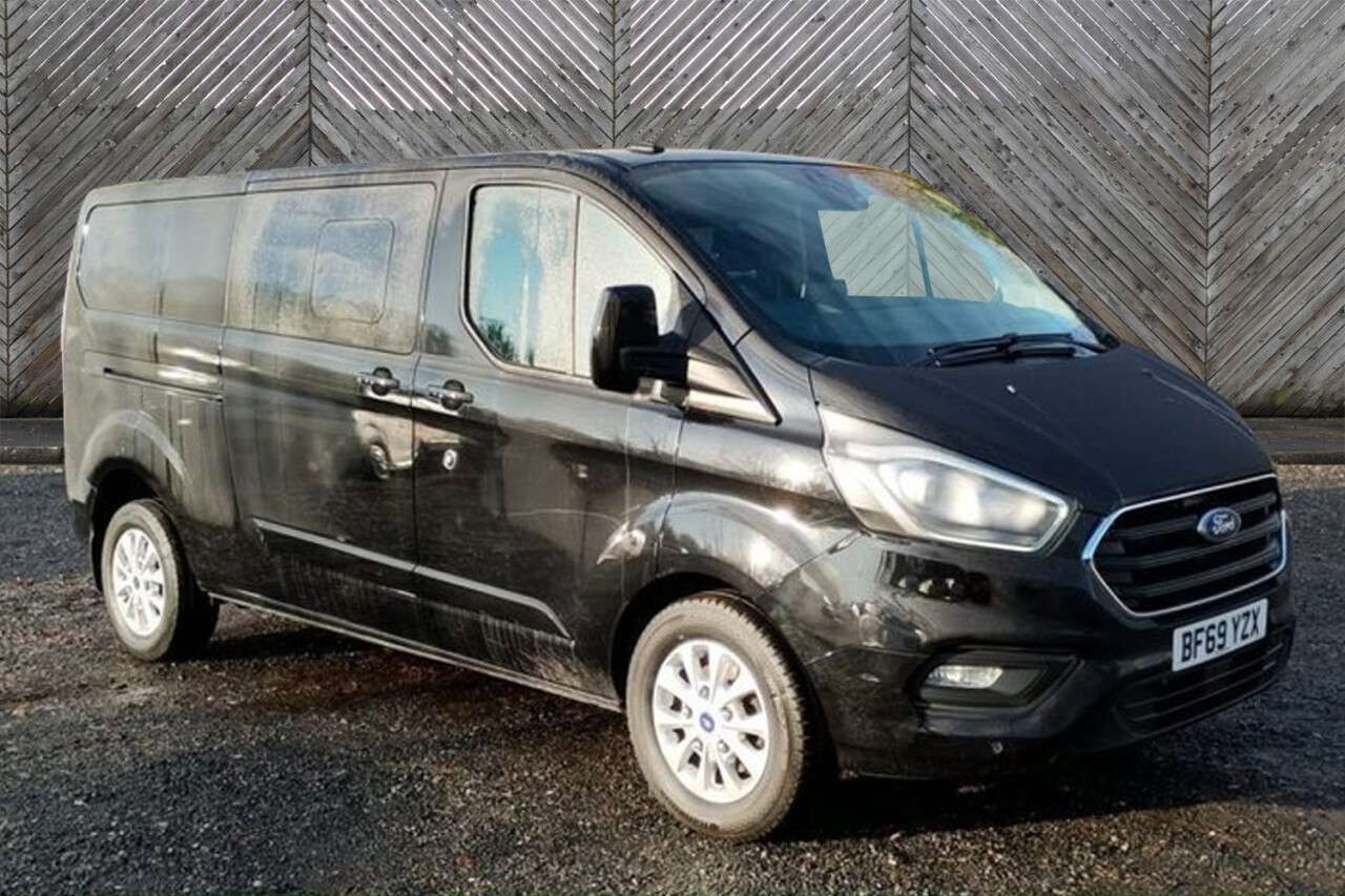A 2019 FORD TRANSIT CUSTOM Crew Van Double Cab L2 H1 Limited Tdci 130 PS LWB 320 DCIV FREE 3 YEAR WARR A 2019 FORD TRANSIT CUSTOM Crew Van Double Cab L2 H1 Limited Tdci 130 PS LWB 320 DCIV FREE 3 YEAR WARR