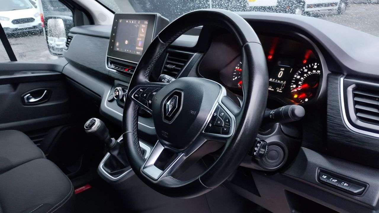 A 2022 RENAULT TRAFIC L1 H1 Sport + DCI 150 PS SWB Sport Plus Model With Air Conditioning, Electr A 2022 RENAULT TRAFIC L1 H1 Sport + DCI 150 PS SWB Sport Plus Model With Air Conditioning, Electr