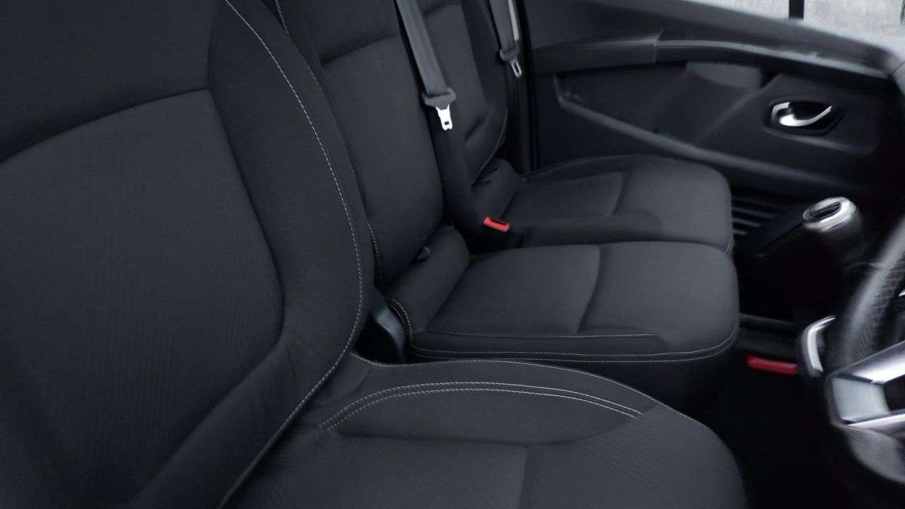 A 2022 RENAULT TRAFIC L1 H1 Sport + DCI 150 PS SWB Sport Plus Model With Air Conditioning, Electr A 2022 RENAULT TRAFIC L1 H1 Sport + DCI 150 PS SWB Sport Plus Model With Air Conditioning, Electr