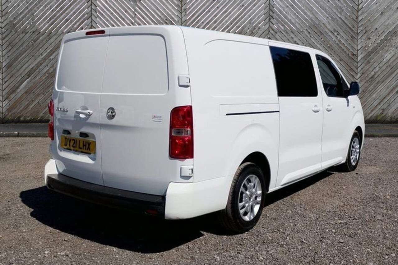A 2021 VAUXHALL VIVARO Crew Van L2 Turbo D 120 PS Sportive LWB 3100 2.0 LTR Double Cab 6 SEAT FREE A 2021 VAUXHALL VIVARO Crew Van L2 Turbo D 120 PS Sportive LWB 3100 2.0 LTR Double Cab 6 SEAT FREE