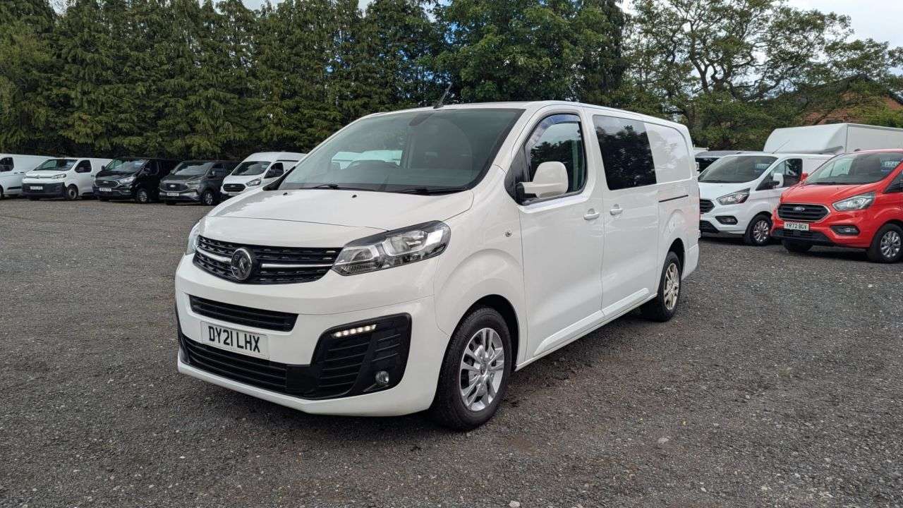 A 2021 VAUXHALL VIVARO Crew Van L2 Turbo D 120 PS Sportive LWB 3100 2.0 LTR Double Cab 6 SEAT FREE A 2021 VAUXHALL VIVARO Crew Van L2 Turbo D 120 PS Sportive LWB 3100 2.0 LTR Double Cab 6 SEAT FREE