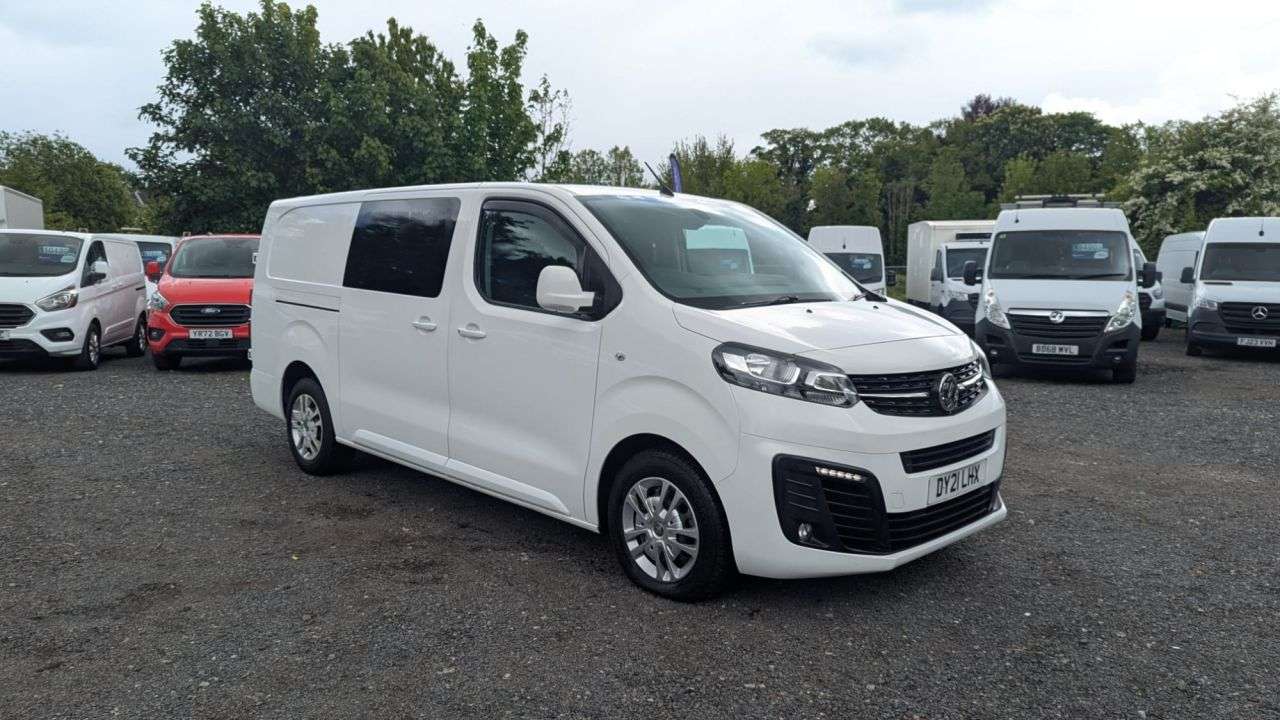 A 2021 VAUXHALL VIVARO Crew Van L2 Turbo D 120 PS Sportive LWB 3100 2.0 LTR Double Cab 6 SEAT FREE A 2021 VAUXHALL VIVARO Crew Van L2 Turbo D 120 PS Sportive LWB 3100 2.0 LTR Double Cab 6 SEAT FREE