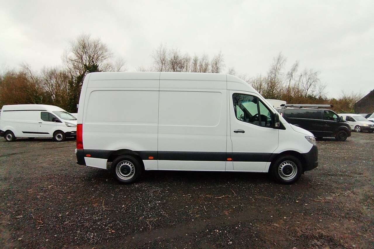 A 2021 MERCEDES-BENZ SPRINTER L2 H2 315 CDI MWB High Roof Progressive 150 ps FREE 3 YEAR WARRANTY COVER O A 2021 MERCEDES-BENZ SPRINTER L2 H2 315 CDI MWB High Roof Progressive 150 ps FREE 3 YEAR WARRANTY COVER O