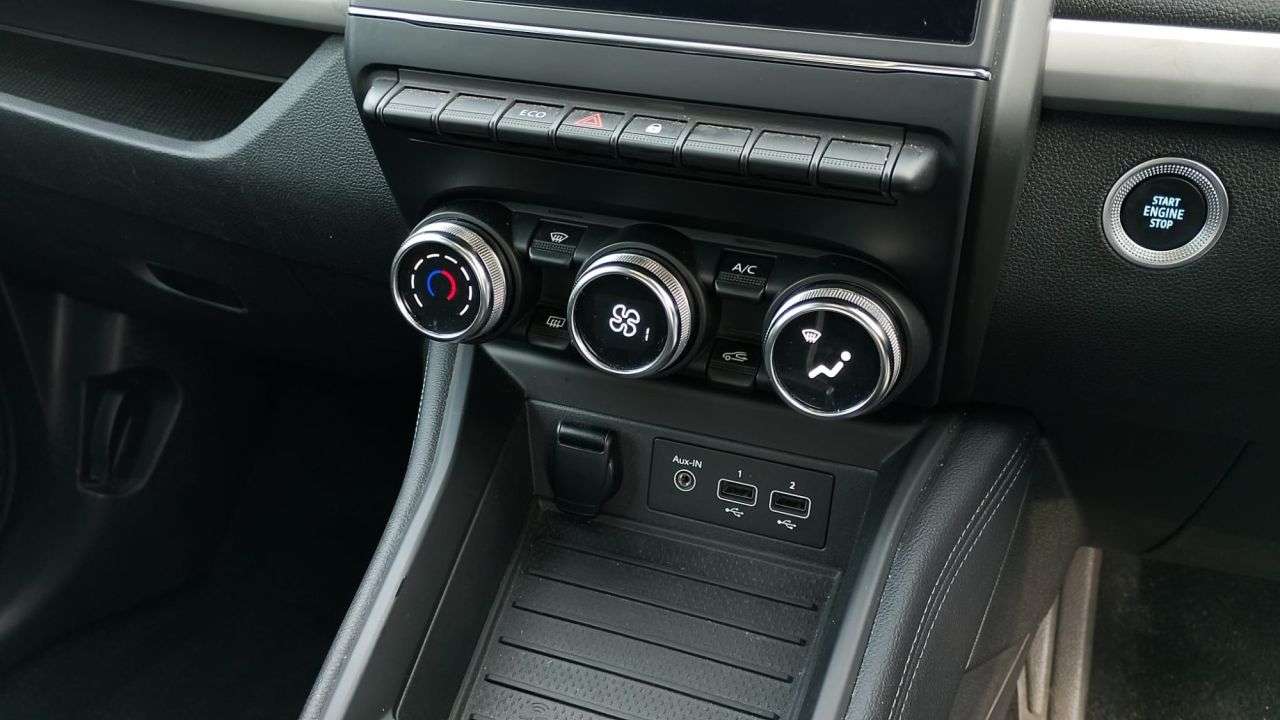 A 2021 RENAULT ZOE Business 52kWh Van. The efficient and practical electric solution for urban A 2021 RENAULT ZOE Business 52kWh Van. The efficient and practical electric solution for urban