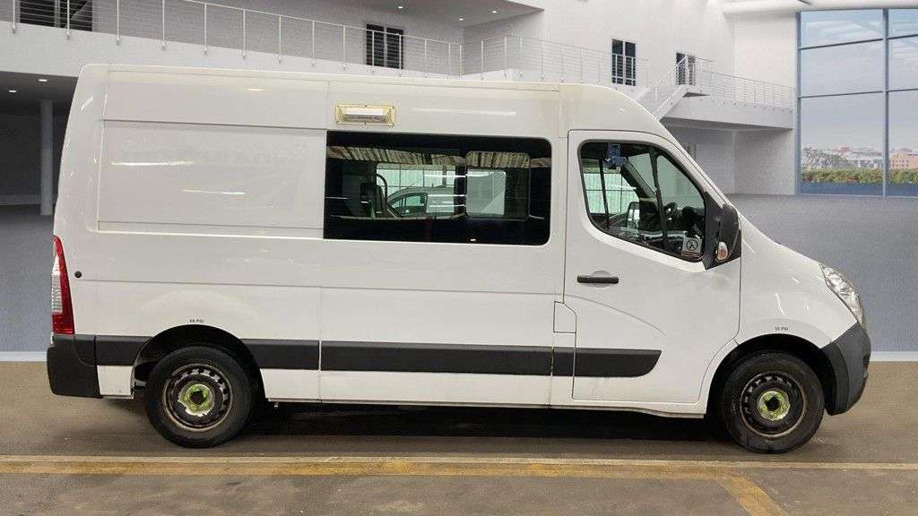 A 2019 VAUXHALL MOVANO L2 H2 Crew Van with Integrated Mess Unit With Air Conditioning Cdti 130 PS. A 2019 VAUXHALL MOVANO L2 H2 Crew Van with Integrated Mess Unit With Air Conditioning Cdti 130 PS.