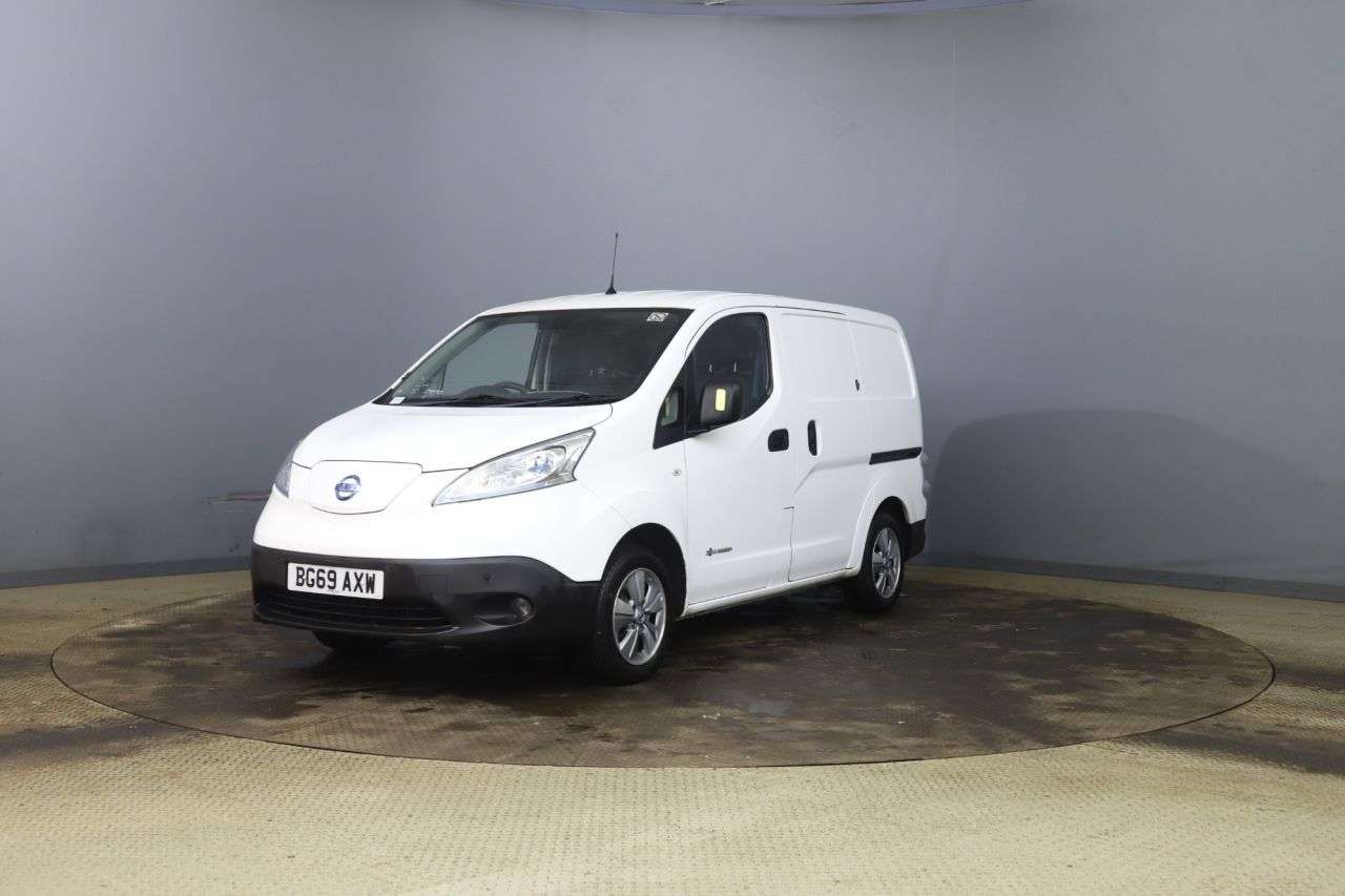 A 2020 NISSAN E-NV200 Tekna Panel Van 40 KWH 5dr Electric Auto SWB (Quick Charge) (109 ps) .Prese A 2020 NISSAN E-NV200 Tekna Panel Van 40 KWH 5dr Electric Auto SWB (Quick Charge) (109 ps) .Prese