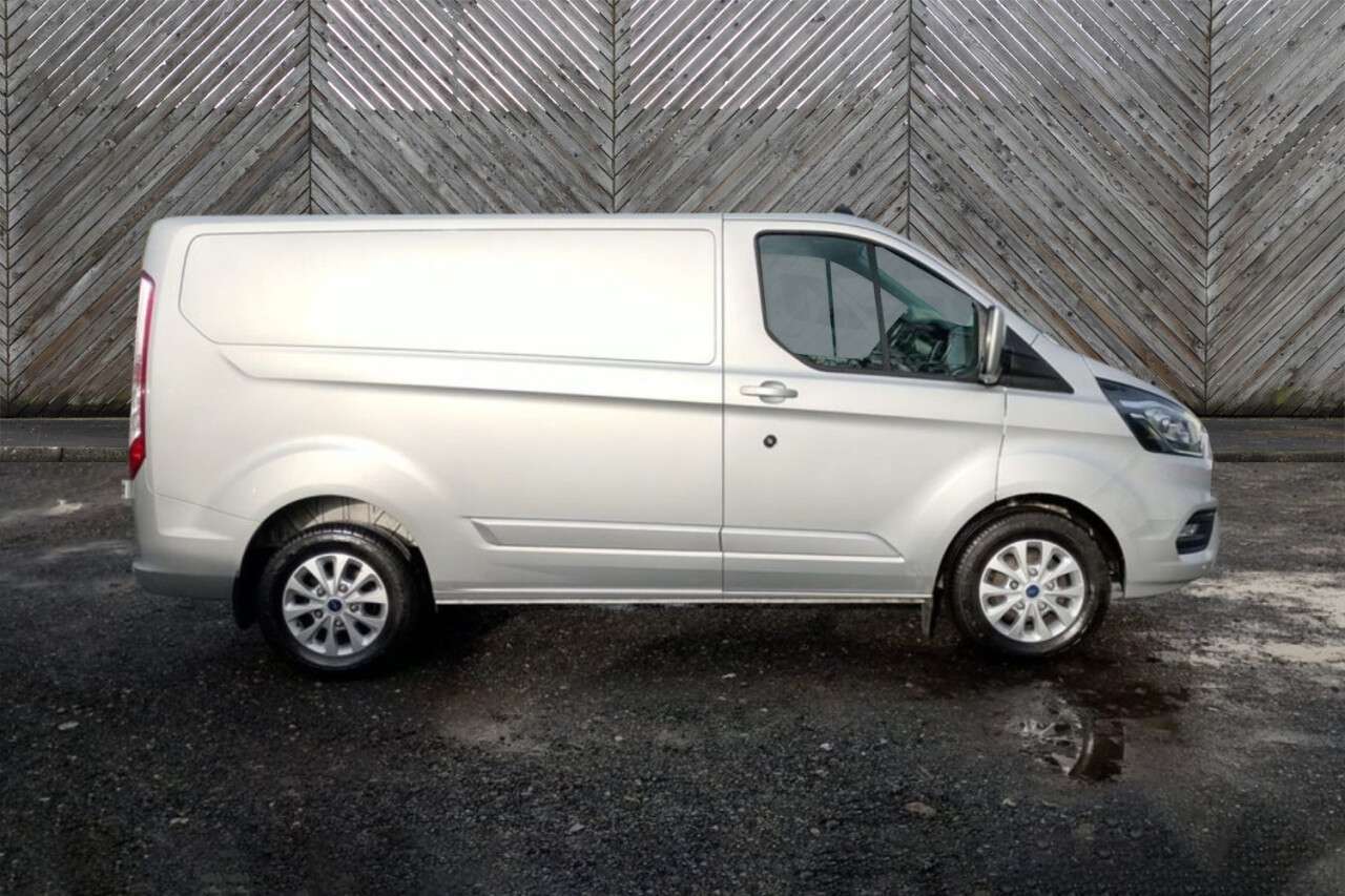 A 2022 FORD TRANSIT CUSTOM Limited L1 H1 Tdci 130 PS SWB FREE 3 YEAR WARRANTY COVER WITH THIS VAN fini A 2022 FORD TRANSIT CUSTOM Limited L1 H1 Tdci 130 PS SWB FREE 3 YEAR WARRANTY COVER WITH THIS VAN fini