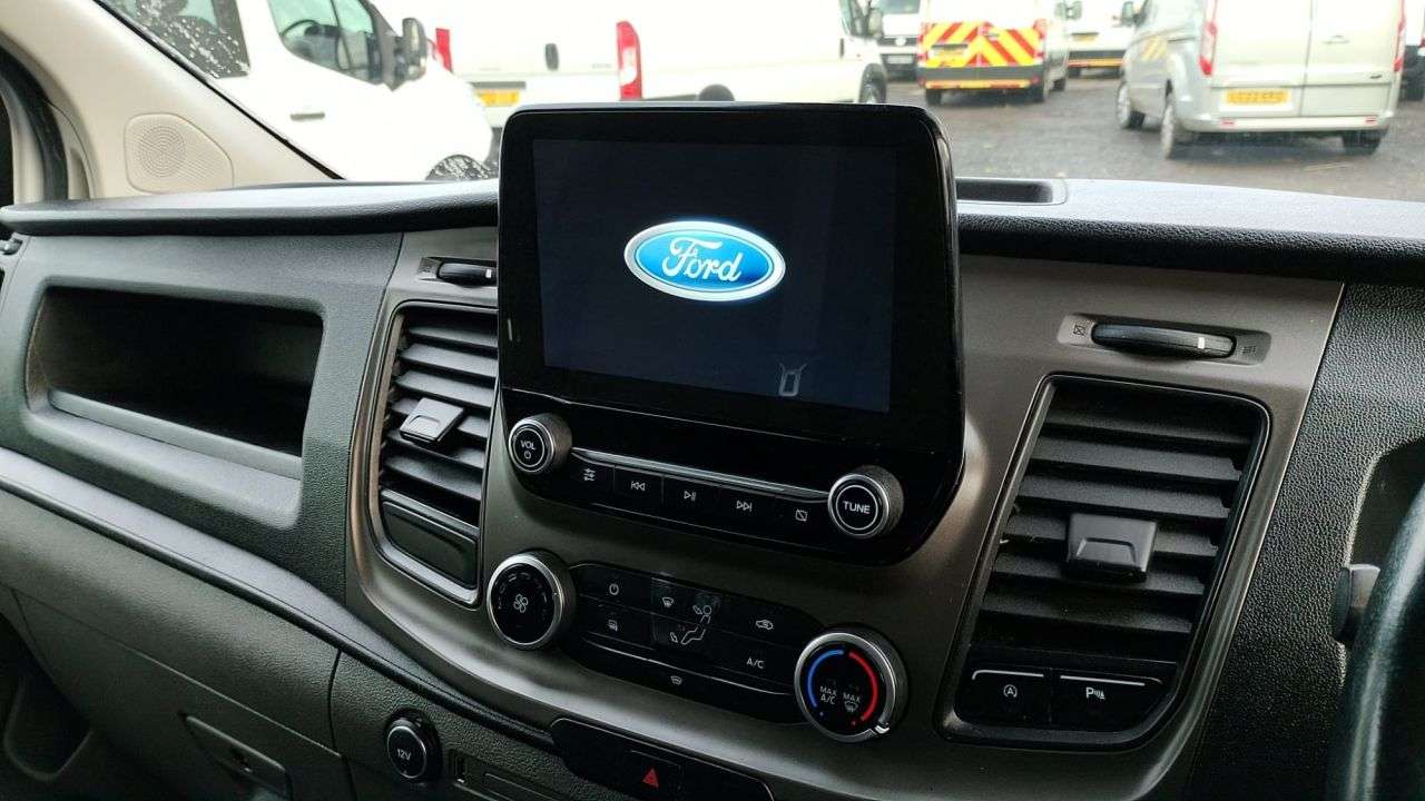 A 2018 FORD TRANSIT CUSTOM Transit Custom Trend L1 H1 340 TDCi 130 PS Presented in smart "Frozen White A 2018 FORD TRANSIT CUSTOM Transit Custom Trend L1 H1 340 TDCi 130 PS Presented in smart "Frozen White