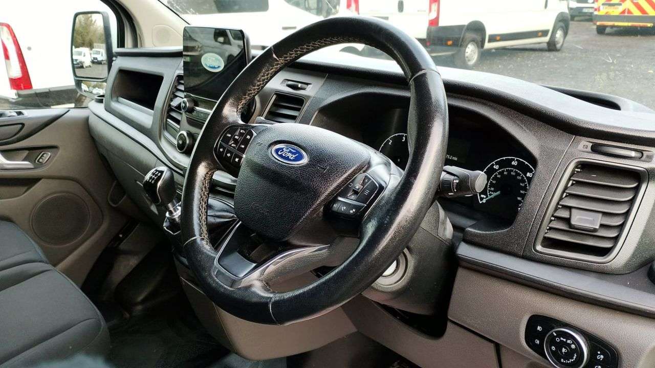 A 2018 FORD TRANSIT CUSTOM Transit Custom Trend L1 H1 340 TDCi 130 PS Presented in smart "Frozen White A 2018 FORD TRANSIT CUSTOM Transit Custom Trend L1 H1 340 TDCi 130 PS Presented in smart "Frozen White