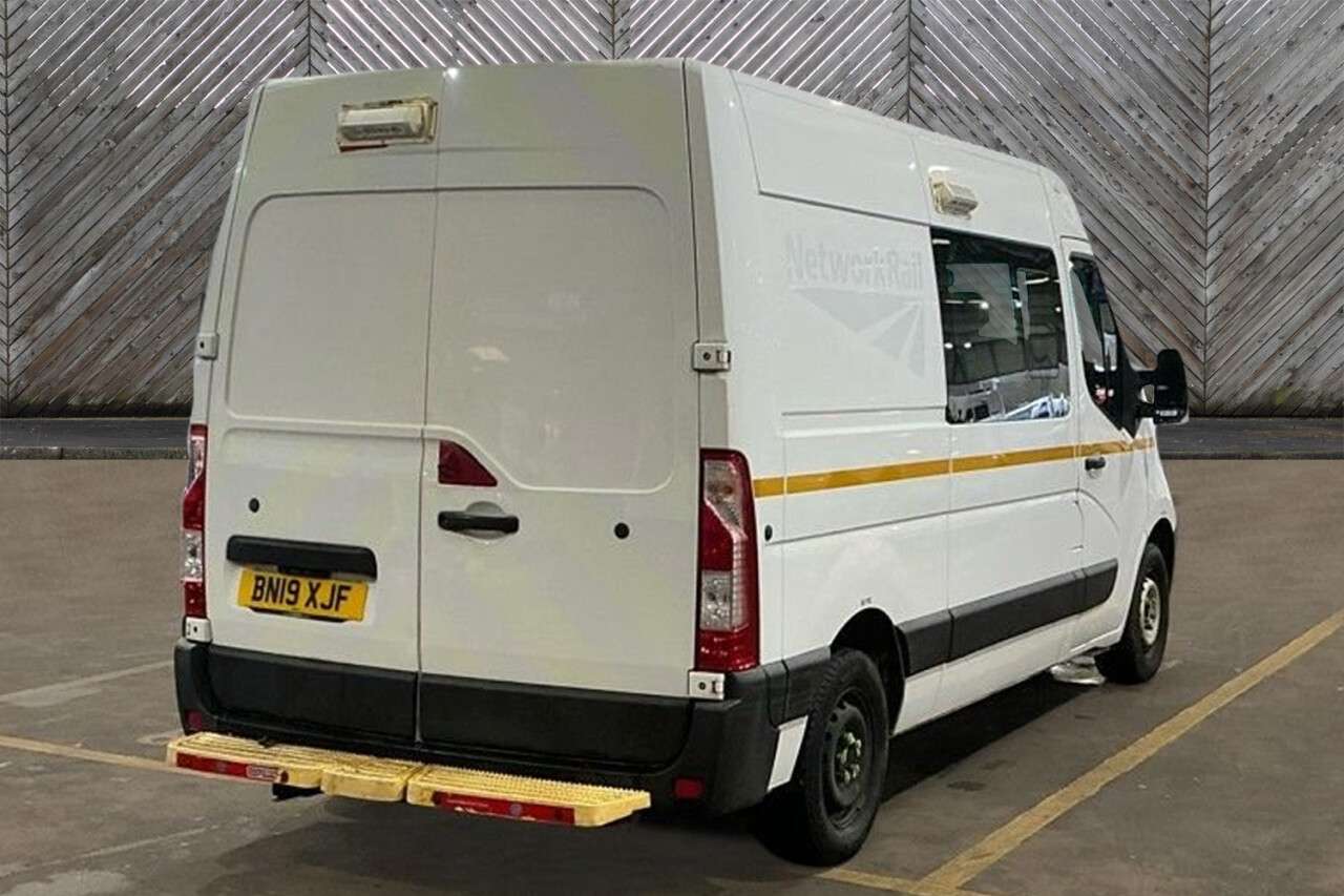 A 2019 VAUXHALL MOVANO L2 H2 Crew Van with Integrated Mess Unit With Air Conditioning Cdti 130 PS. A 2019 VAUXHALL MOVANO L2 H2 Crew Van with Integrated Mess Unit With Air Conditioning Cdti 130 PS.