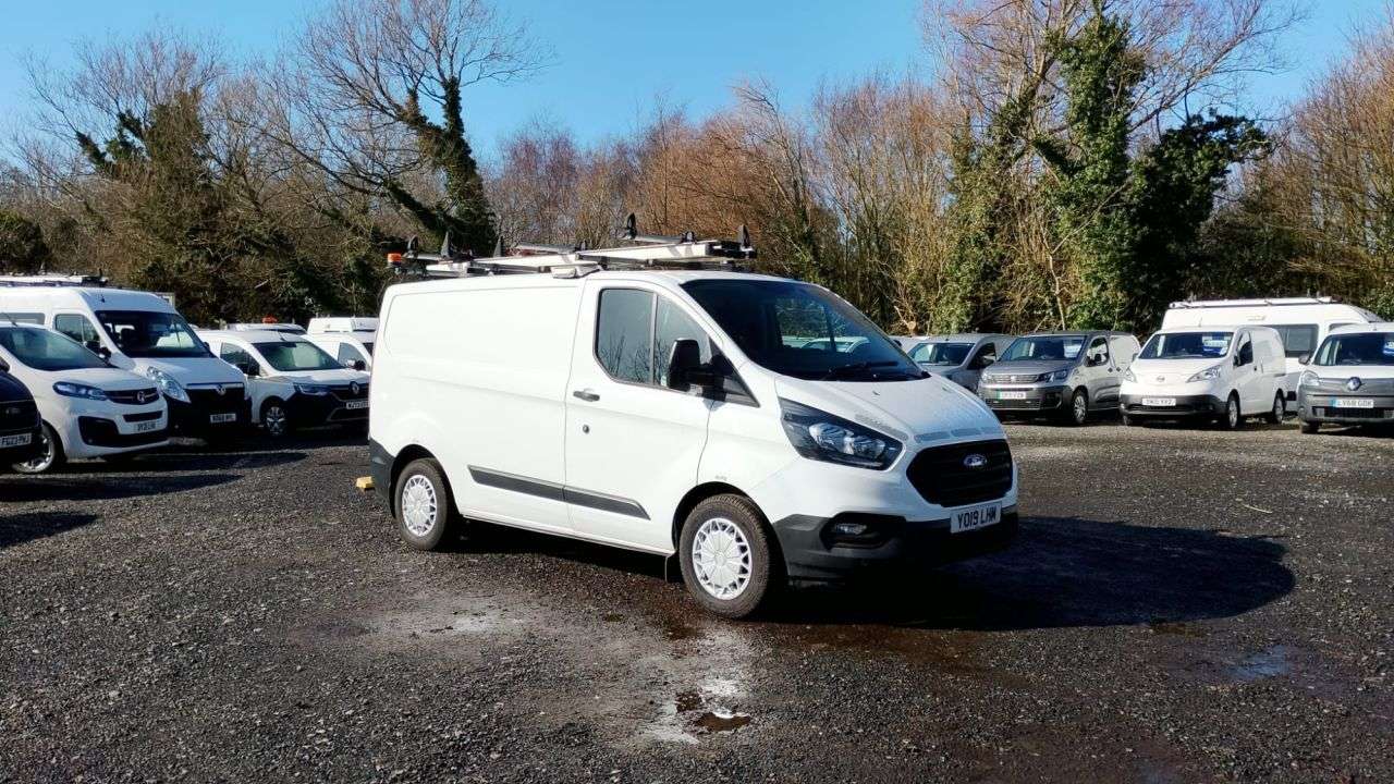 A 2019 FORD TRANSIT CUSTOM L1 H1 TDCI SWB 320 With Air Conditioning, Roof Rack, Ladder Slide, Rear Vie A 2019 FORD TRANSIT CUSTOM L1 H1 TDCI SWB 320 With Air Conditioning, Roof Rack, Ladder Slide, Rear Vie