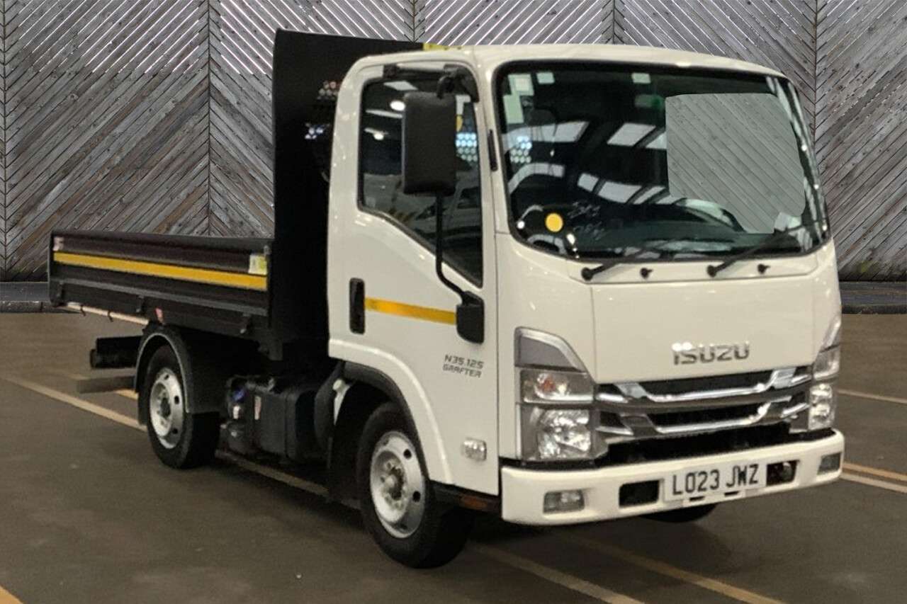 A 2023 ISUZU GRAFTER Tipper N35.125 SE Automatic . 1 Owner from New . Super Rare Auomatic . Low A 2023 ISUZU GRAFTER Tipper N35.125 SE Automatic . 1 Owner from New . Super Rare Auomatic . Low
