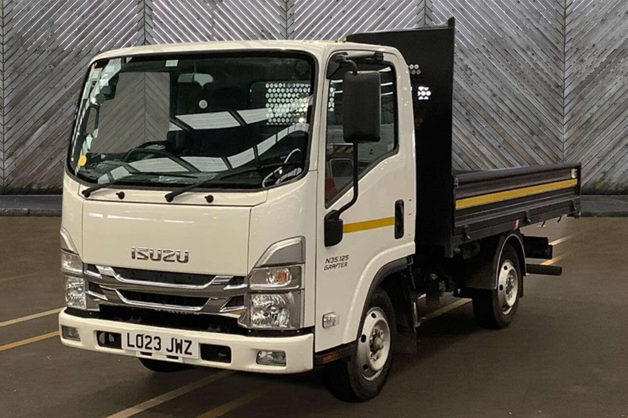 A 2023 ISUZU GRAFTER Tipper N35.125 SE Automatic . 1 Owner from New . Super Rare Auomatic . Low A 2023 ISUZU GRAFTER Tipper N35.125 SE Automatic . 1 Owner from New . Super Rare Auomatic . Low