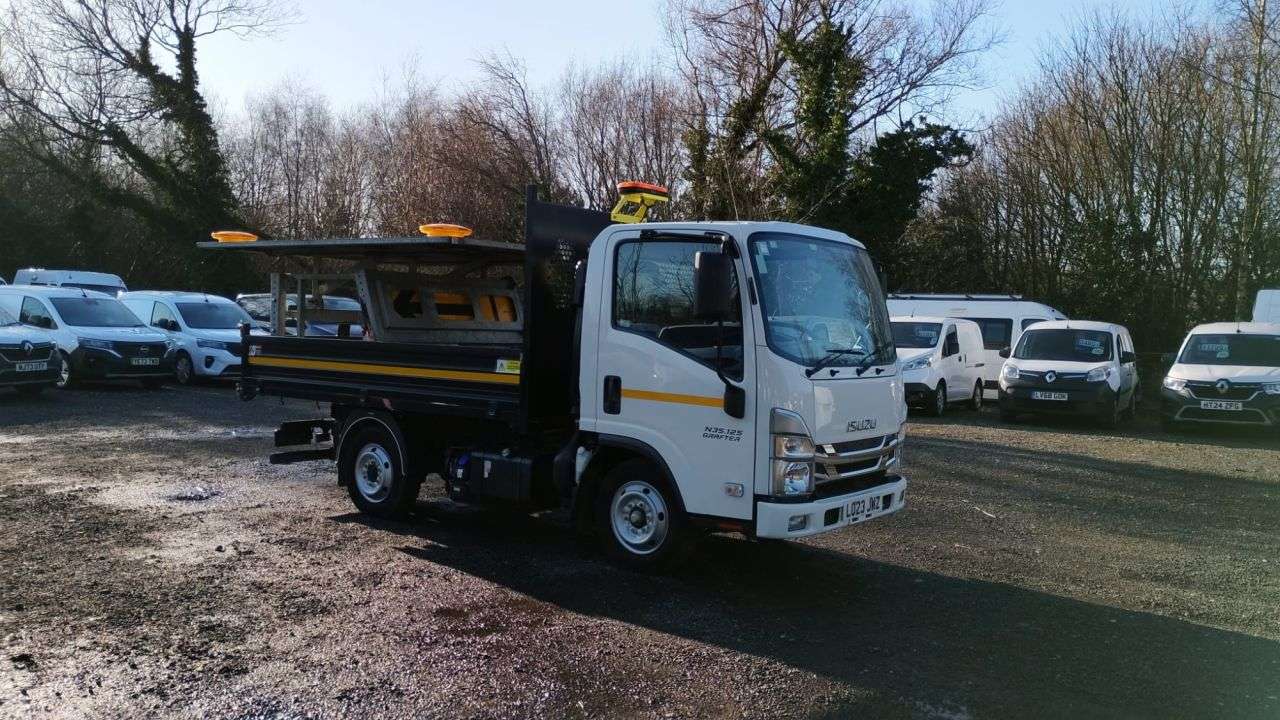 A 2023 ISUZU GRAFTER Tipper N35.125 SE Automatic . 1 Owner from New . Super Rare Auomatic . Low A 2023 ISUZU GRAFTER Tipper N35.125 SE Automatic . 1 Owner from New . Super Rare Auomatic . Low
