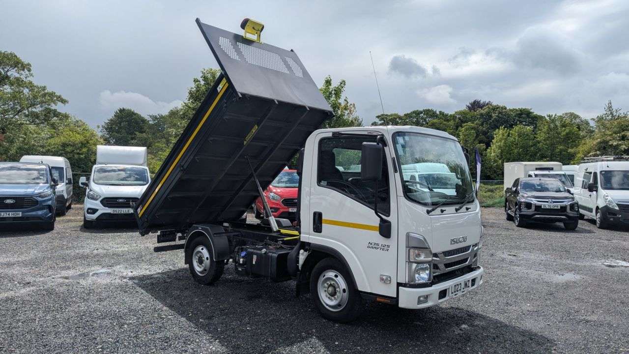 A 2023 ISUZU GRAFTER Tipper N35.125 SE Automatic . 1 Owner from New . Super Rare Auomatic . Low A 2023 ISUZU GRAFTER Tipper N35.125 SE Automatic . 1 Owner from New . Super Rare Auomatic . Low