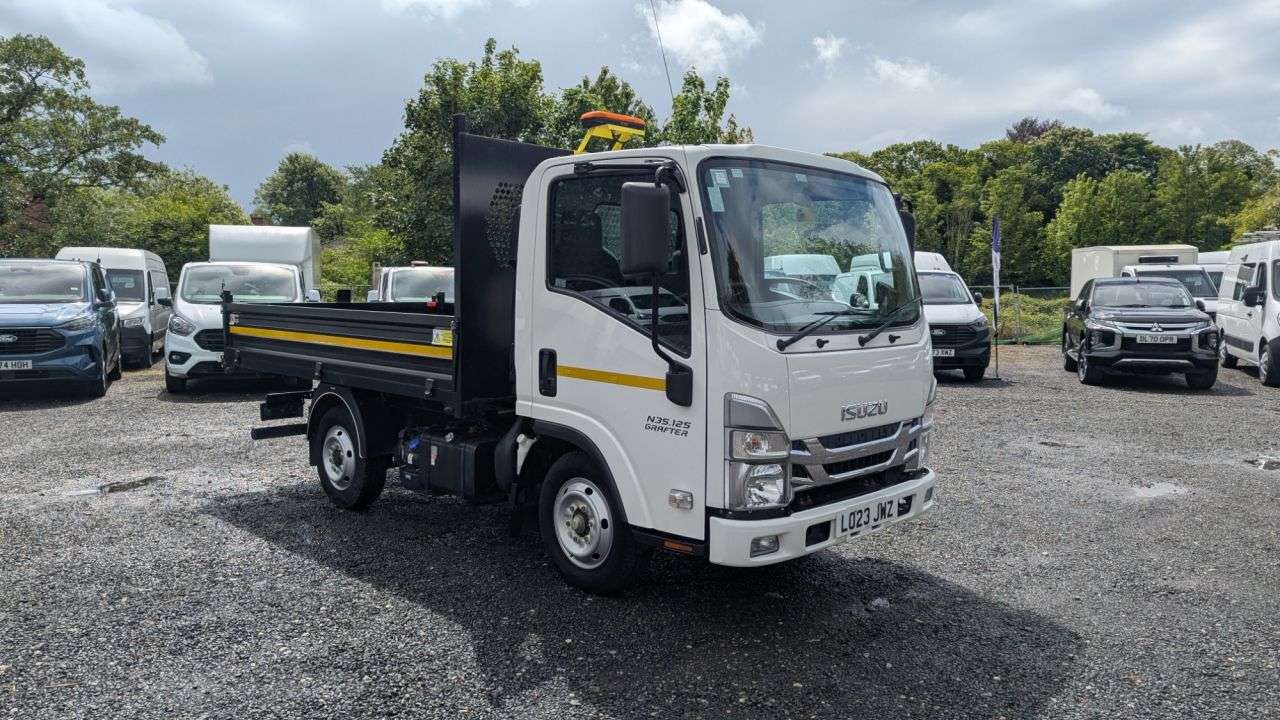 A 2023 ISUZU GRAFTER Tipper N35.125 SE Automatic . 1 Owner from New . Super Rare Auomatic . Low A 2023 ISUZU GRAFTER Tipper N35.125 SE Automatic . 1 Owner from New . Super Rare Auomatic . Low
