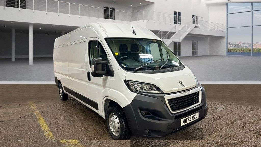 A 2023 PEUGEOT BOXER L3 H2 Professional Premium + Hdi 140 ps LWB High Roof With Air Conditioning A 2023 PEUGEOT BOXER L3 H2 Professional Premium + Hdi 140 ps LWB High Roof With Air Conditioning