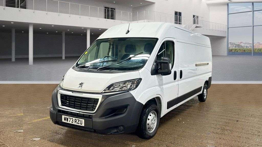A 2023 PEUGEOT BOXER L3 H2 Professional Premium + Hdi 140 ps LWB High Roof With Air Conditioning A 2023 PEUGEOT BOXER L3 H2 Professional Premium + Hdi 140 ps LWB High Roof With Air Conditioning