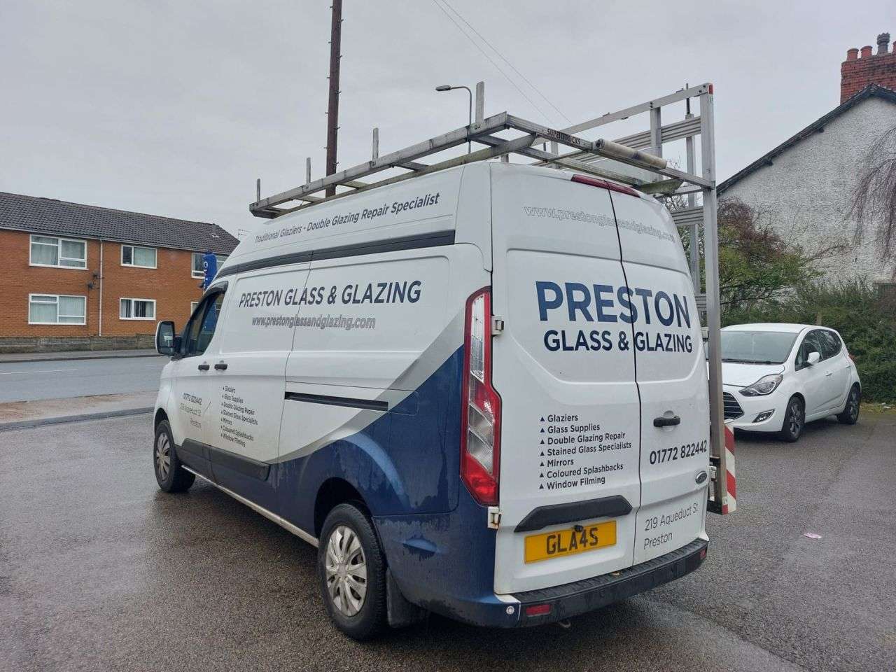 A 2018 FORD TRANSIT CUSTOM L2 H2 Trend 300 Tdci LWB High Roof fitted Glass Carrier with Glass Frail in A 2018 FORD TRANSIT CUSTOM L2 H2 Trend 300 Tdci LWB High Roof fitted Glass Carrier with Glass Frail in