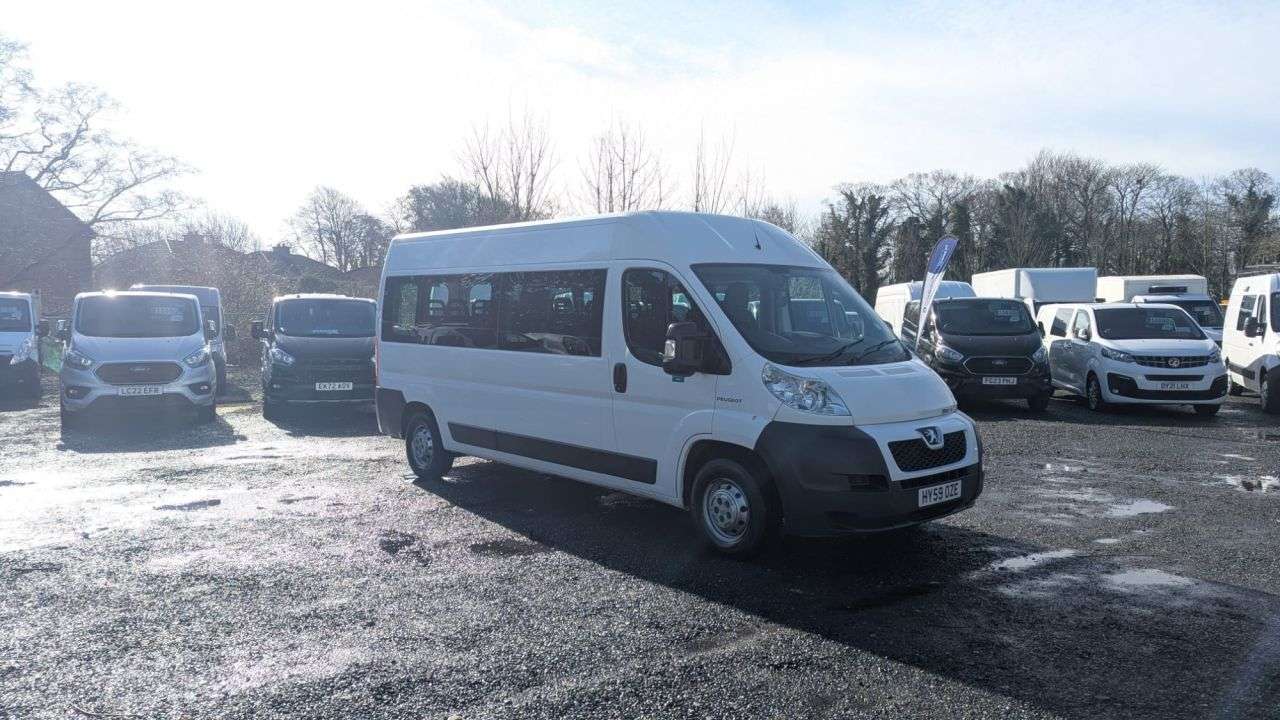 A 2009 PEUGEOT BOXER Minibus 17 Seat L3 H2 Lwb High Roof Hdi 160 PS 3.0 Ltr With Electric Window A 2009 PEUGEOT BOXER Minibus 17 Seat L3 H2 Lwb High Roof Hdi 160 PS 3.0 Ltr With Electric Window