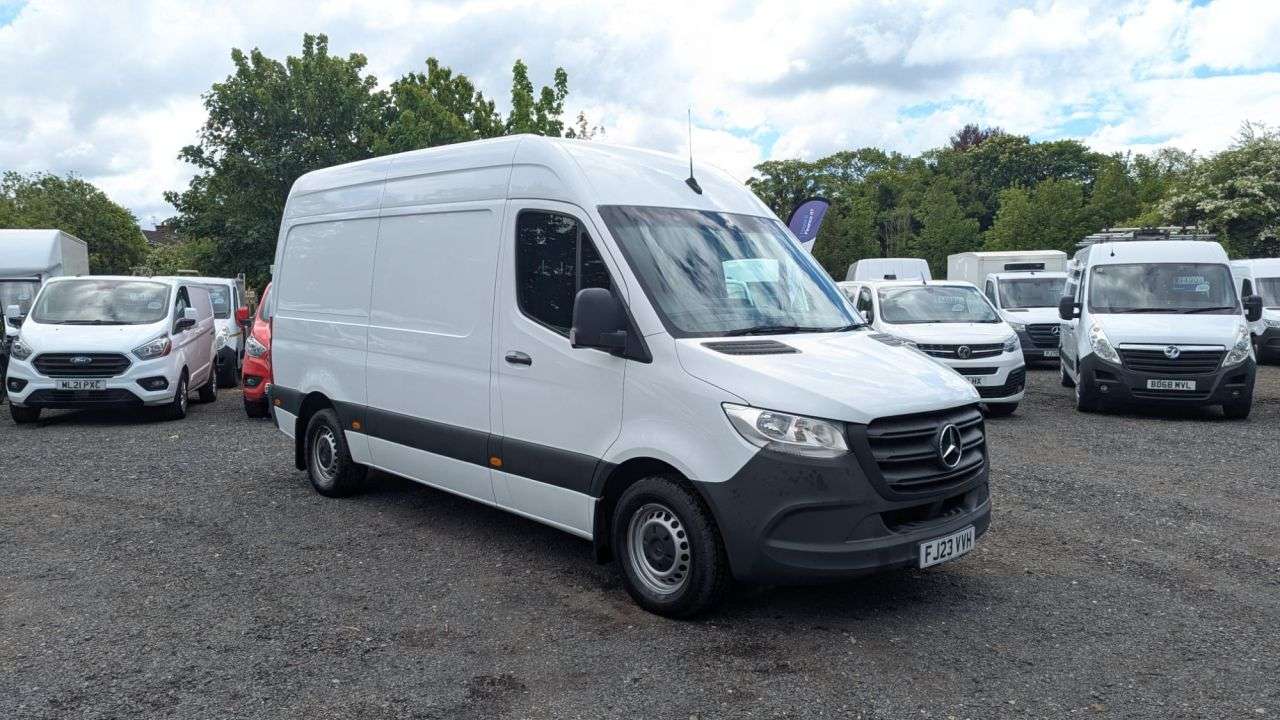 A 2023 MERCEDES-BENZ SPRINTER L2 H2 Progressive 317 CDI Rear Wheel Drive Premium MWB Medium Roof 170 PS W A 2023 MERCEDES-BENZ SPRINTER L2 H2 Progressive 317 CDI Rear Wheel Drive Premium MWB Medium Roof 170 PS W