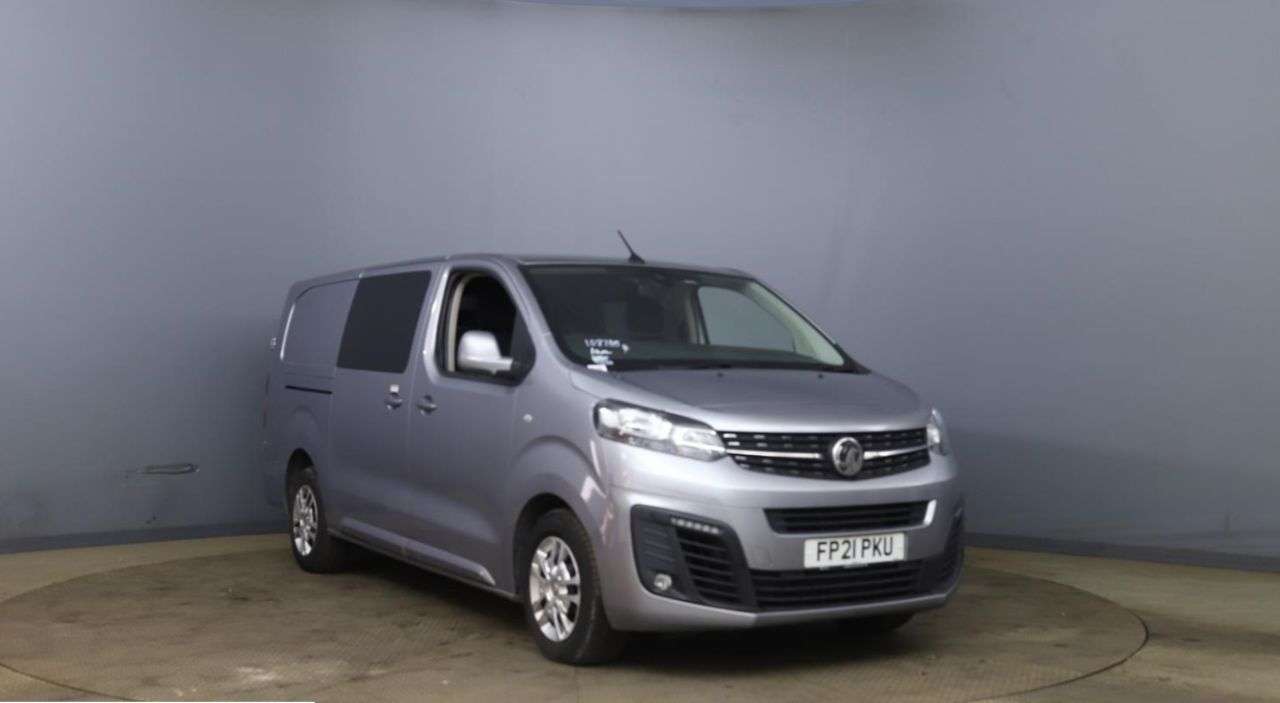 A 2021 VAUXHALL VIVARO Crew Van Sportive L2 H1 2.0 Ltr 120 PS Turbo D Crew Van Double Cab With Air A 2021 VAUXHALL VIVARO Crew Van Sportive L2 H1 2.0 Ltr 120 PS Turbo D Crew Van Double Cab With Air