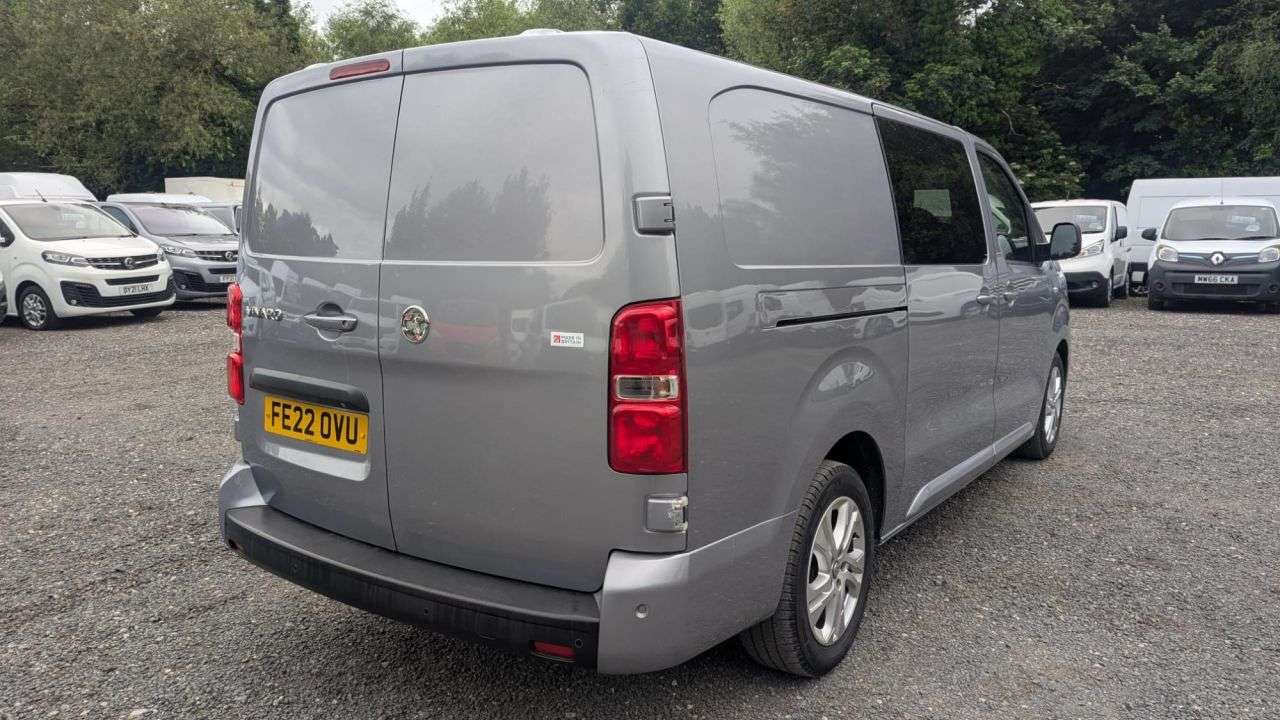 A 2022 VAUXHALL VIVARO Crew Van Sportive Elite L2 H1 145 PS 2.0 Ltr Turbo D LWB Crew Van Double Ca A 2022 VAUXHALL VIVARO Crew Van Sportive Elite L2 H1 145 PS 2.0 Ltr Turbo D LWB Crew Van Double Ca