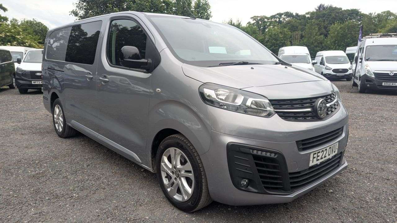 A 2022 VAUXHALL VIVARO Crew Van Sportive Elite L2 H1 145 PS 2.0 Ltr Turbo D LWB Crew Van Double Ca A 2022 VAUXHALL VIVARO Crew Van Sportive Elite L2 H1 145 PS 2.0 Ltr Turbo D LWB Crew Van Double Ca