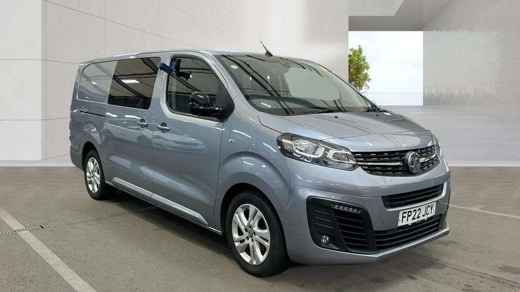 A 2022 VAUXHALL VIVARO Crew Van Sportive Elite L2 H1 145 PS 2.0 Ltr Turbo D LWB Crew Van Double Ca A 2022 VAUXHALL VIVARO Crew Van Sportive Elite L2 H1 145 PS 2.0 Ltr Turbo D LWB Crew Van Double Ca