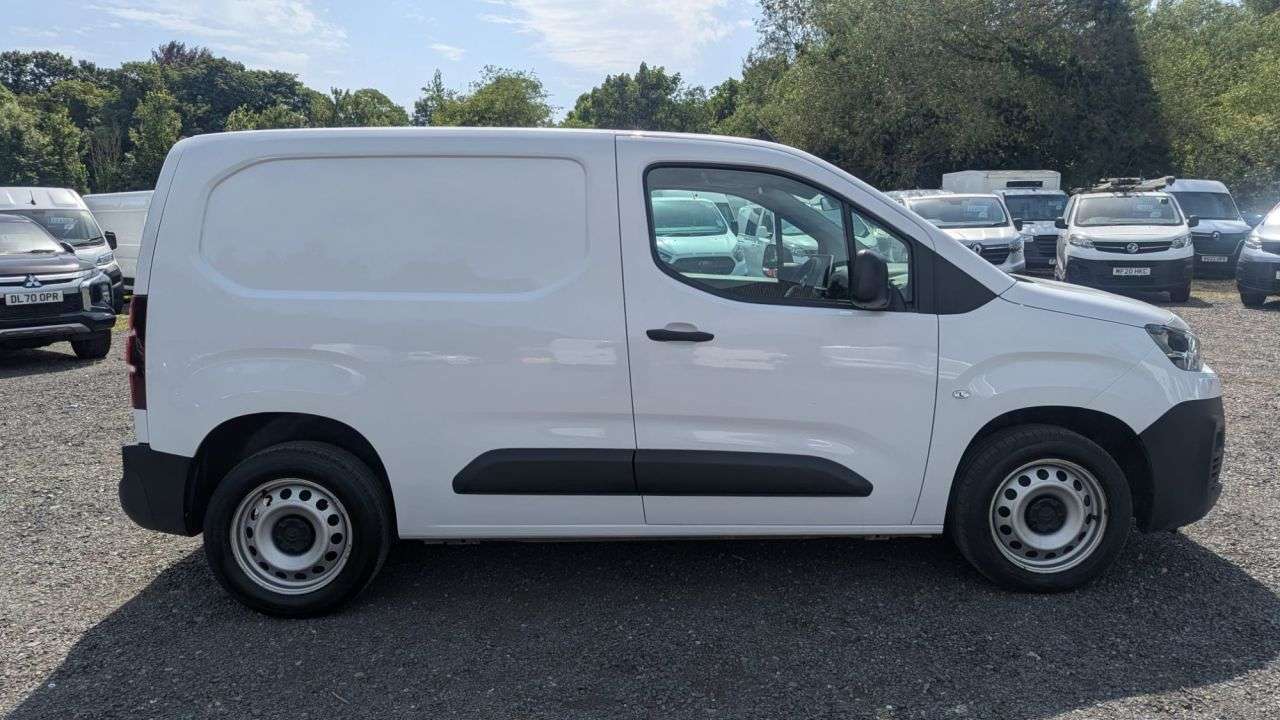 A 2023 CITROEN BERLINGO Enterprise Pro M EAT8 Automatic Blue Hdi 130 PS With Air Conditioning, Elec A 2023 CITROEN BERLINGO Enterprise Pro M EAT8 Automatic Blue Hdi 130 PS With Air Conditioning, Elec