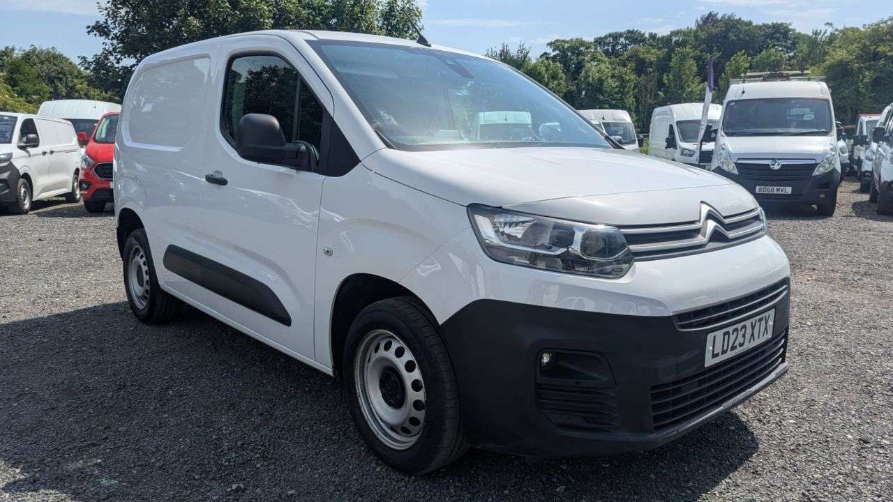 A 2023 CITROEN BERLINGO Enterprise Pro M EAT8 Automatic Blue Hdi 130 PS With Air Conditioning, Elec A 2023 CITROEN BERLINGO Enterprise Pro M EAT8 Automatic Blue Hdi 130 PS With Air Conditioning, Elec