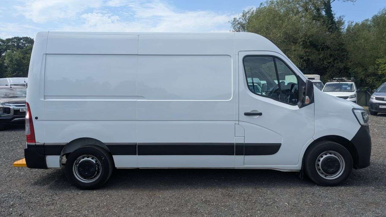 A 2022 RENAULT MASTER L2 H2 Business Plus Dci 135 PS MM35 MWB HIgh Roof With Air Conditioning, Sa A 2022 RENAULT MASTER L2 H2 Business Plus Dci 135 PS MM35 MWB HIgh Roof With Air Conditioning, Sa