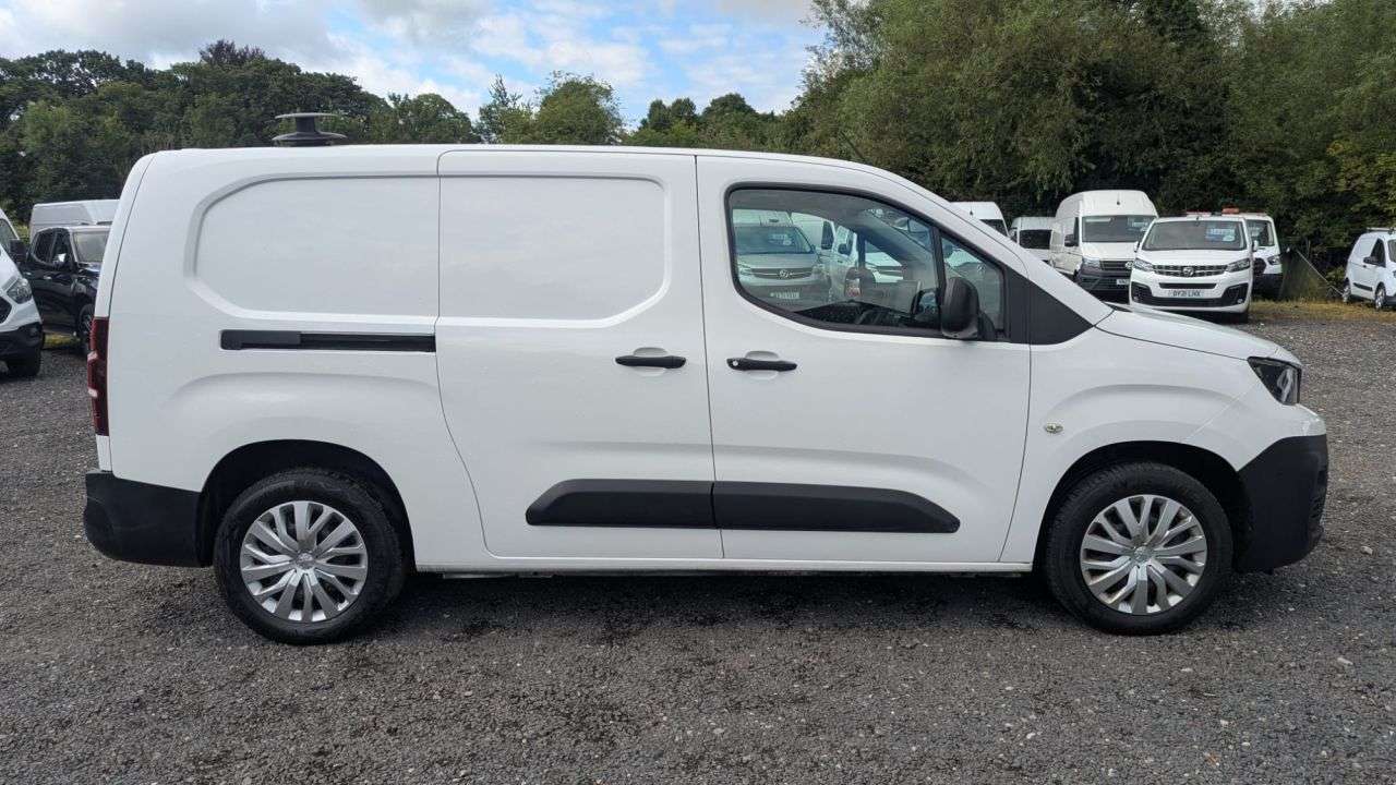 A 2021 PEUGEOT PARTNER Professional Long L2 100 PS Blue HDi 950 With Air Conidtioning, Electric Pa A 2021 PEUGEOT PARTNER Professional Long L2 100 PS Blue HDi 950 With Air Conidtioning, Electric Pa