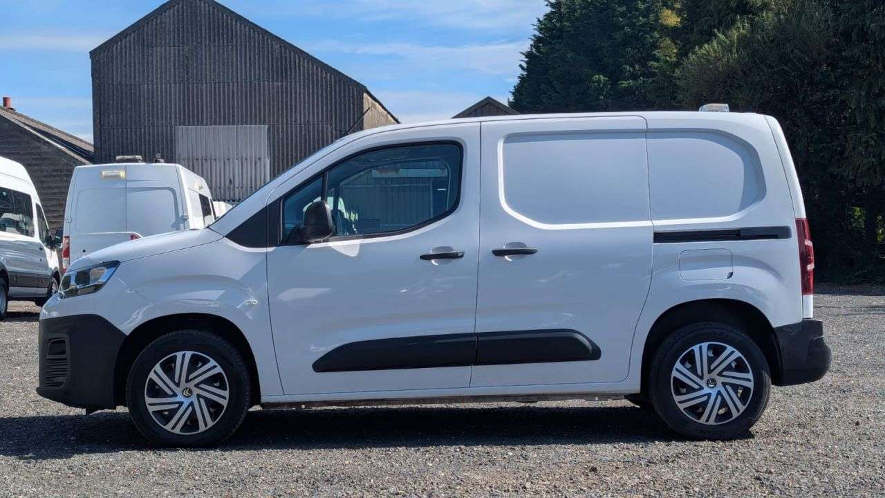 A 2023 CITROEN BERLINGO Enterprise Edition M Blue HDi 100 PS 1000 With Air Conditioning A 2023 CITROEN BERLINGO Enterprise Edition M Blue HDi 100 PS 1000 With Air Conditioning
