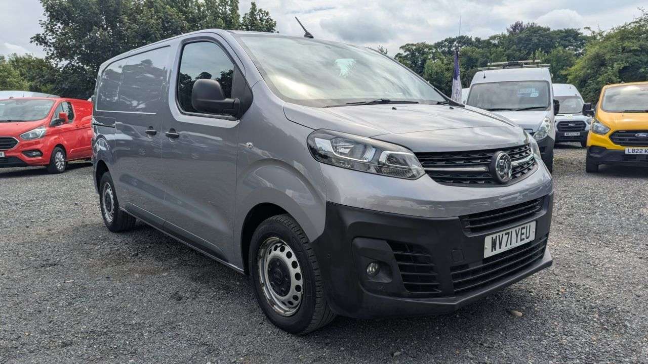 A 2021 VAUXHALL VIVARO L1 H1 Edition 100 PS Turbo D 2900 With Air Conditioning, Quality Rear Racki A 2021 VAUXHALL VIVARO L1 H1 Edition 100 PS Turbo D 2900 With Air Conditioning, Quality Rear Racki
