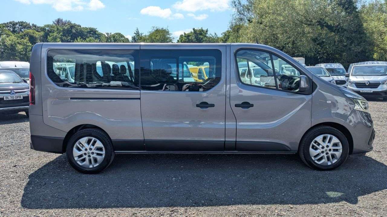 A 2020 RENAULT TRAFIC Minibus LWB Sport Nav EDC Automatic DCi 170 PS 9 Seat L2 With Air Condition A 2020 RENAULT TRAFIC Minibus LWB Sport Nav EDC Automatic DCi 170 PS 9 Seat L2 With Air Condition