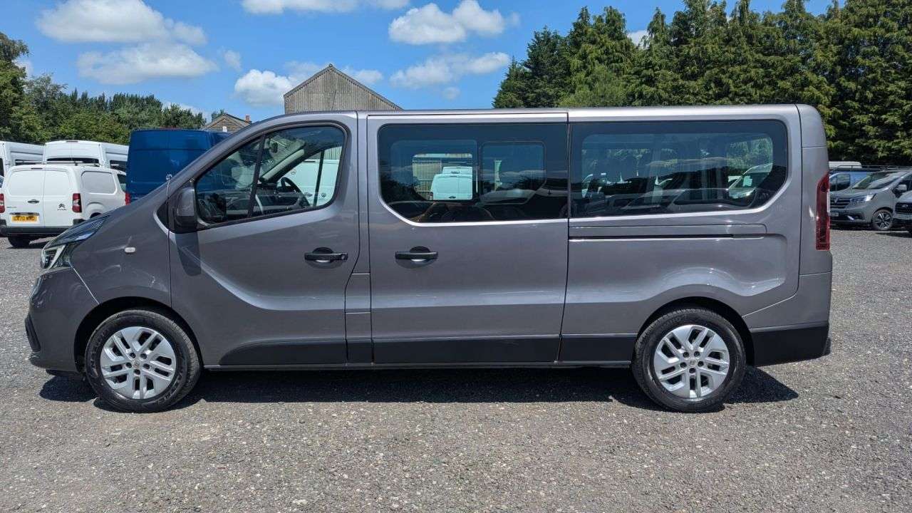 A 2020 RENAULT TRAFIC Minibus LWB Sport Nav EDC Automatic DCi 170 PS 9 Seat L2 With Air Condition A 2020 RENAULT TRAFIC Minibus LWB Sport Nav EDC Automatic DCi 170 PS 9 Seat L2 With Air Condition