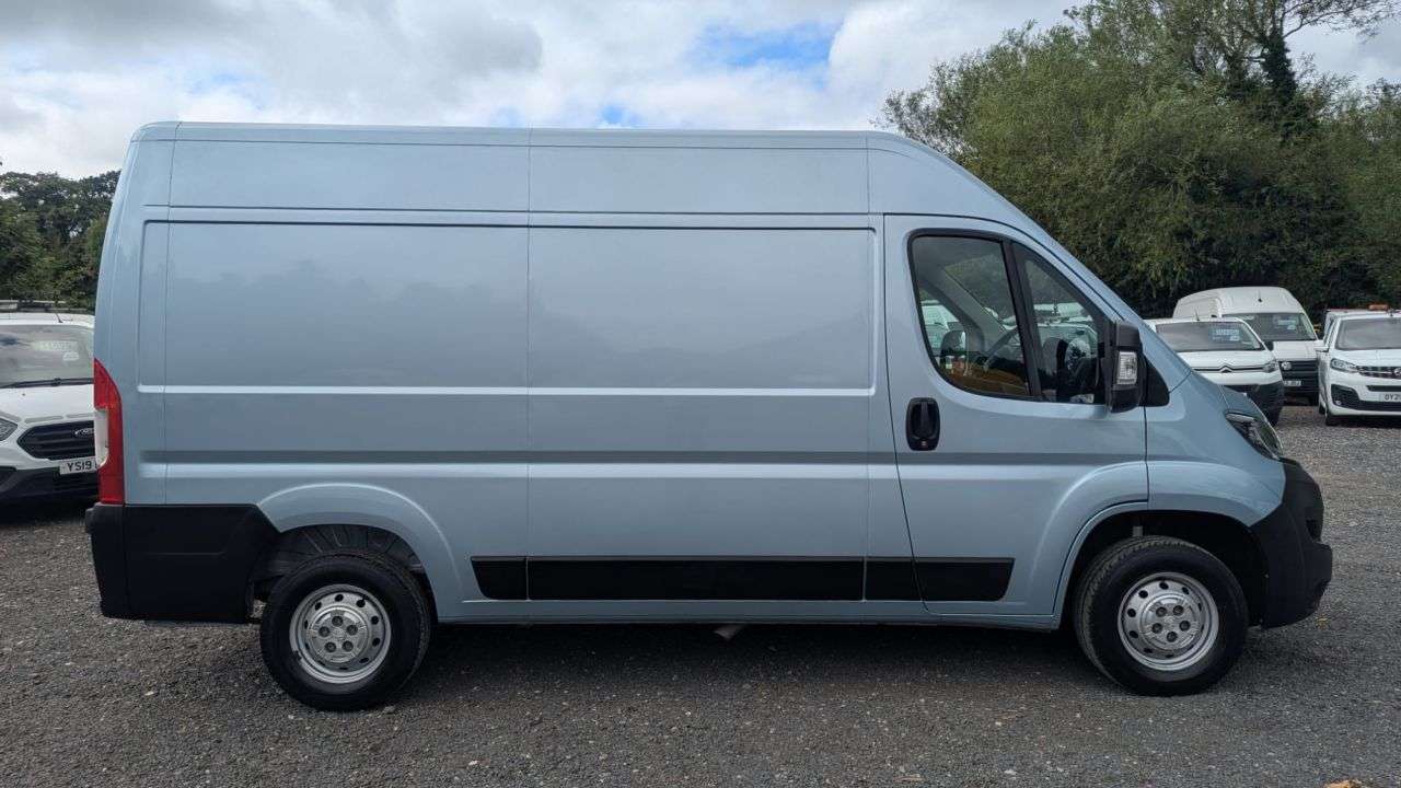 A 2021 PEUGEOT BOXER L2 H2 Professional Blue HDi 140 PS 335 MWB High Roof With Air Conditioning, A 2021 PEUGEOT BOXER L2 H2 Professional Blue HDi 140 PS 335 MWB High Roof With Air Conditioning,