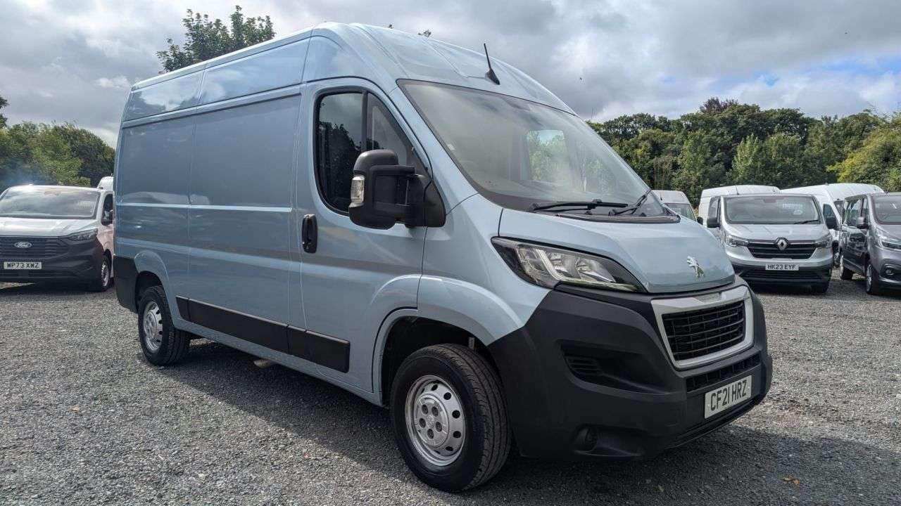 A 2021 PEUGEOT BOXER L2 H2 Professional Blue HDi 140 PS 335 MWB High Roof With Air Conditioning, A 2021 PEUGEOT BOXER L2 H2 Professional Blue HDi 140 PS 335 MWB High Roof With Air Conditioning,